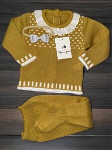 Dark yellow knitwear